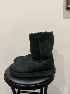 UGG Black Classic Short Suede Shearling Boots size 7